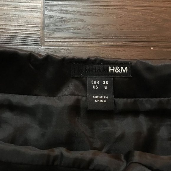 H&M Gorgeous Black Rayon Skirt | Size 6 - Picture 2 of 2